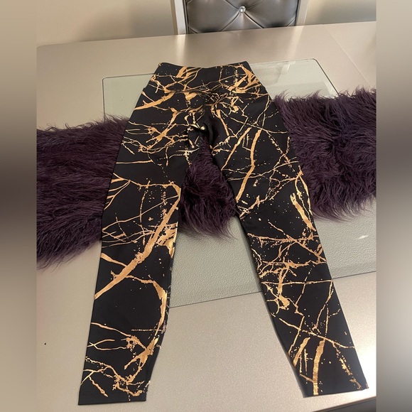 Beyond Yoga Lost Your Marbles High Waisted Midi Legging Black/Rose Gold Marble - Picture 4 of 7